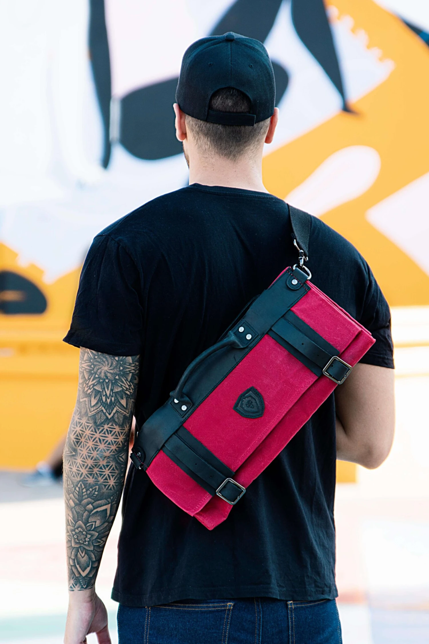 12oz Heavy Duty Canvas & Leather | Crimson Red | Nomad Knife Roll | Dalstrong © 7 12oz Heavy Duty Canvas & Leather | Crimson Red | Nomad Knife Roll | Dalstrong © - Image 5